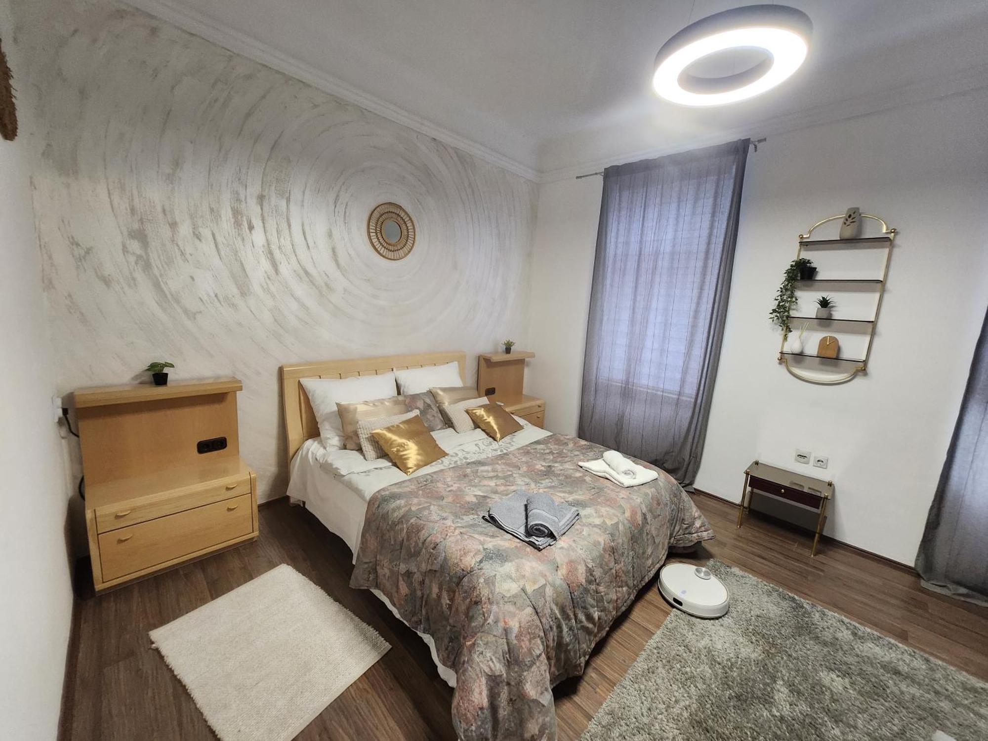 Gold Apartment